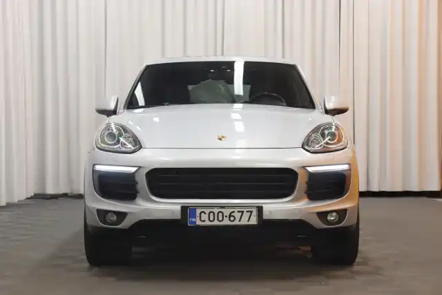 Hopea Maastoauto, Porsche Cayenne – COO-677