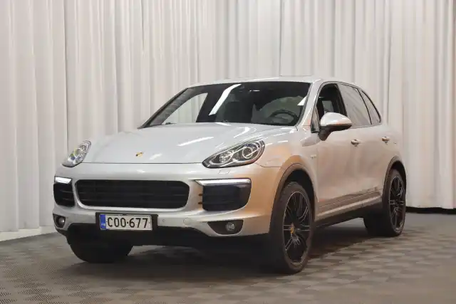 Hopea Maastoauto, Porsche Cayenne – COO-677