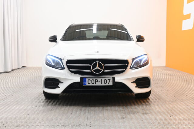 Valkoinen Sedan, Mercedes-Benz E – COP-107