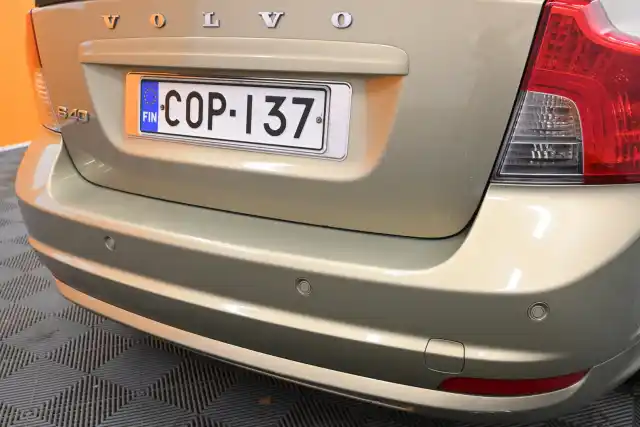 Vihreä Sedan, Volvo S40 – COP-137