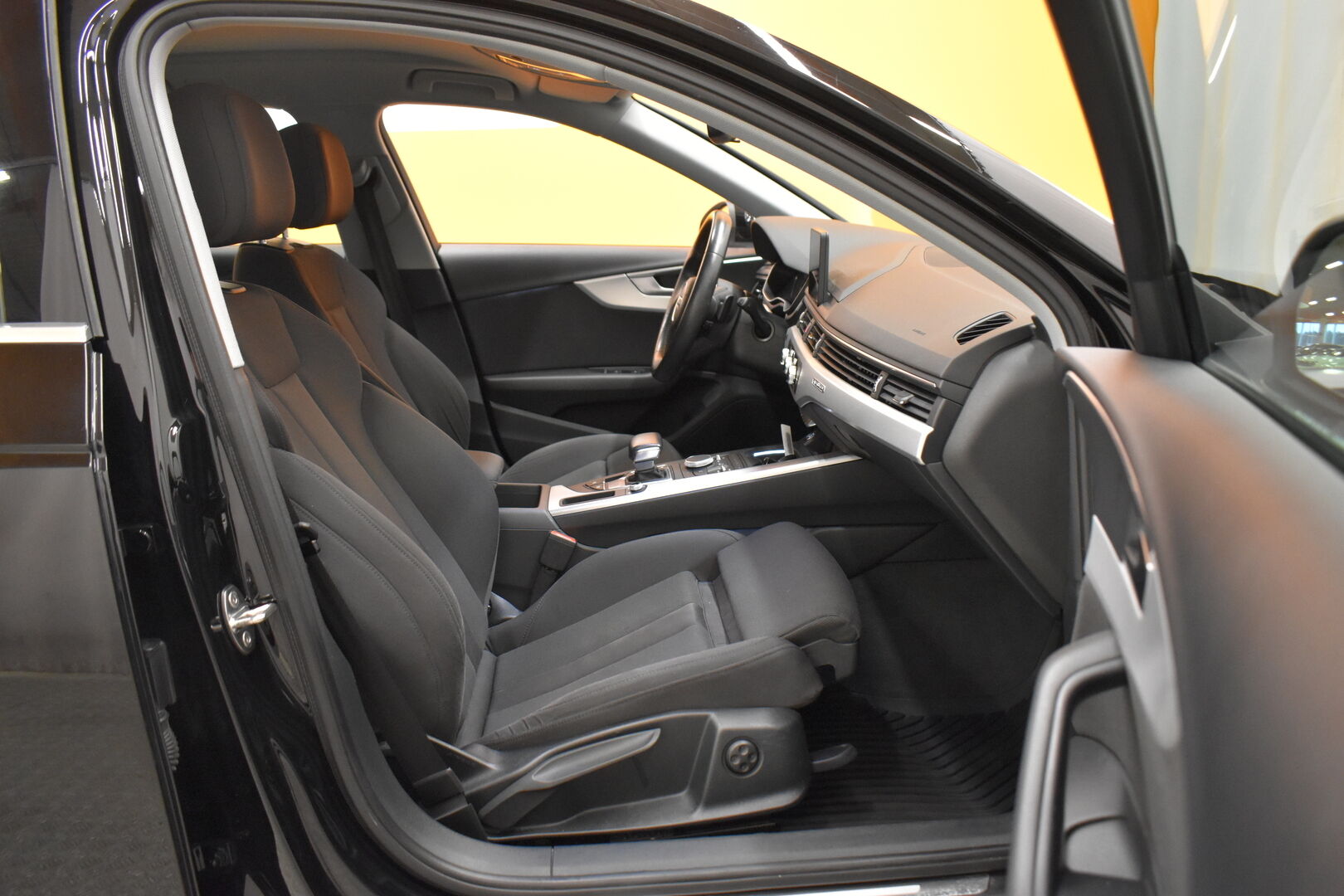 Musta Farmari, Audi A4 – COP-309