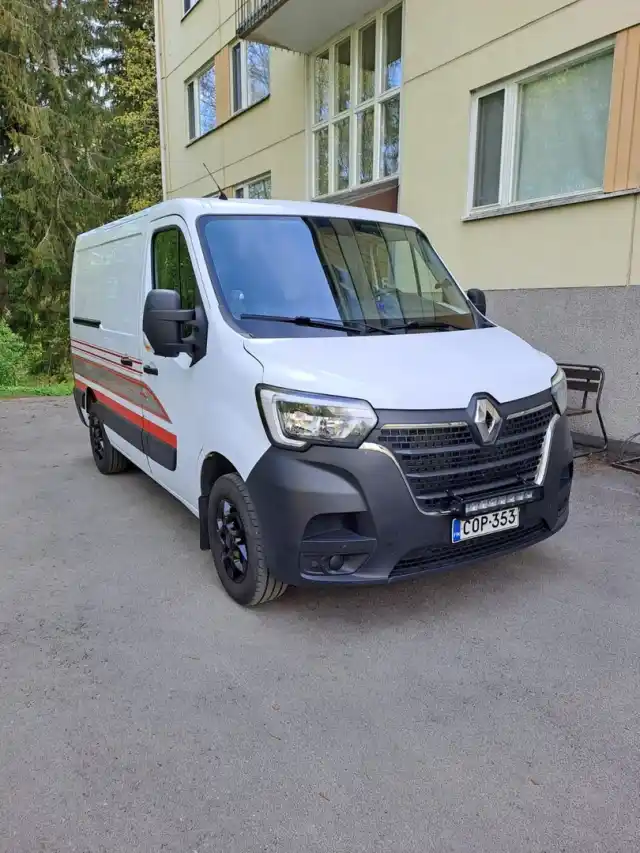 Valkoinen Pakettiauto, Renault Master – COP-353