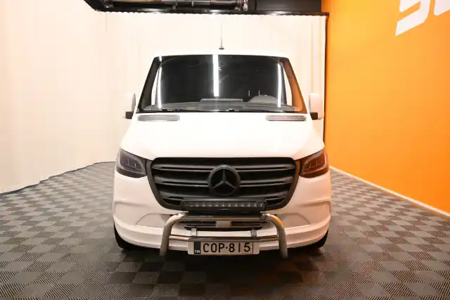 Valkoinen Pakettiauto, Mercedes-Benz Sprinter – COP-815