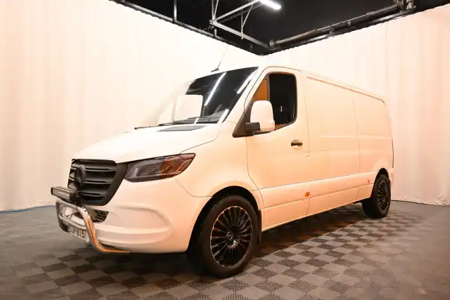 Valkoinen Pakettiauto, Mercedes-Benz Sprinter – COP-815