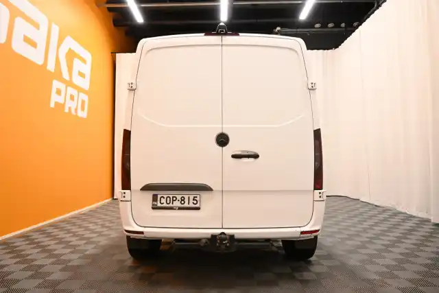 Valkoinen Pakettiauto, Mercedes-Benz Sprinter – COP-815