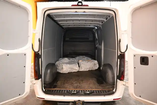 Valkoinen Pakettiauto, Mercedes-Benz Sprinter – COP-815