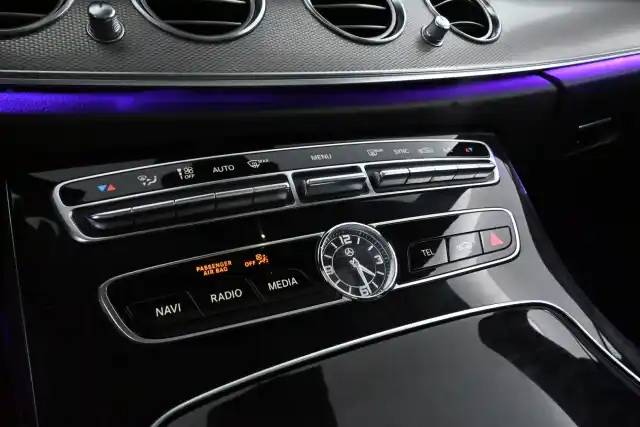 Sininen Farmari, Mercedes-Benz E – COR-543