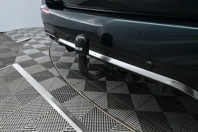 Vihreä Farmari, Mercedes-Benz E – COR-543