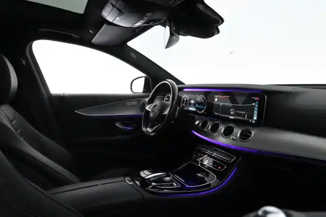 Vihreä Farmari, Mercedes-Benz E – COR-543