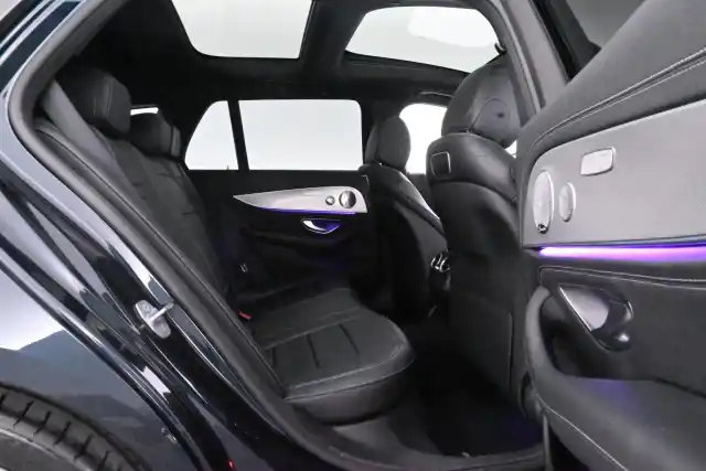 Vihreä Farmari, Mercedes-Benz E – COR-543