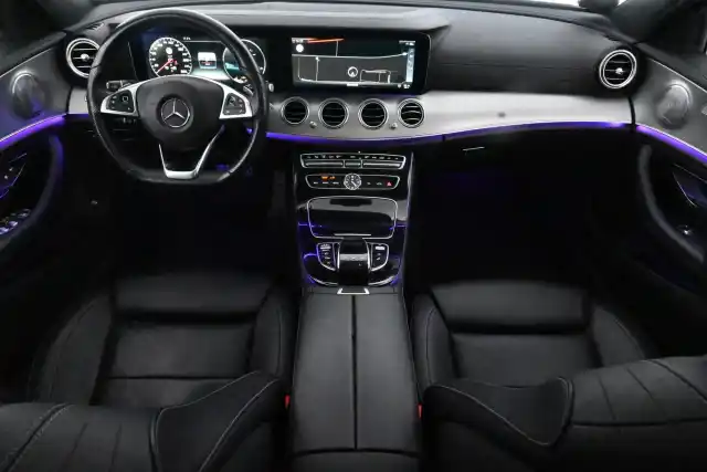 Vihreä Farmari, Mercedes-Benz E – COR-543