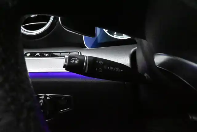 Vihreä Farmari, Mercedes-Benz E – COR-543
