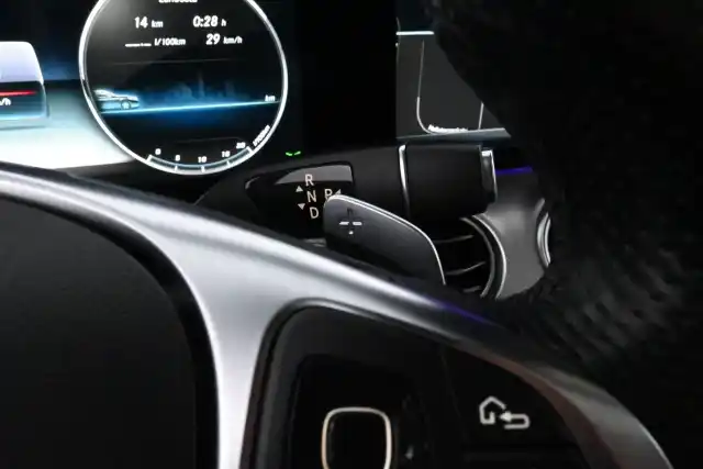 Vihreä Farmari, Mercedes-Benz E – COR-543