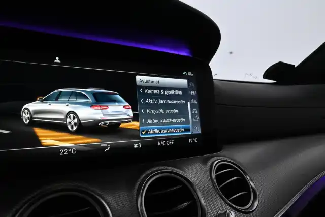Vihreä Farmari, Mercedes-Benz E – COR-543
