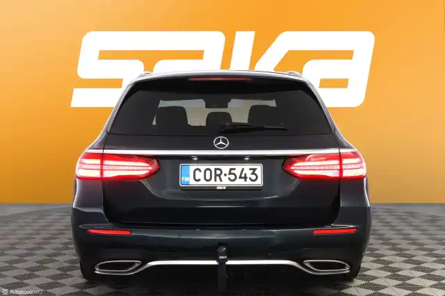 Vihreä Farmari, Mercedes-Benz E – COR-543