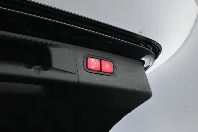 Sininen Farmari, Mercedes-Benz E – COR-543
