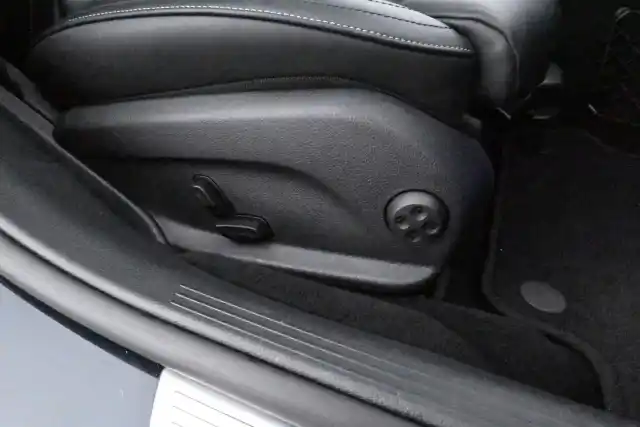 Sininen Farmari, Mercedes-Benz E – COR-543