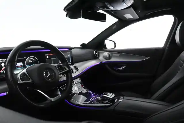 Sininen Farmari, Mercedes-Benz E – COR-543