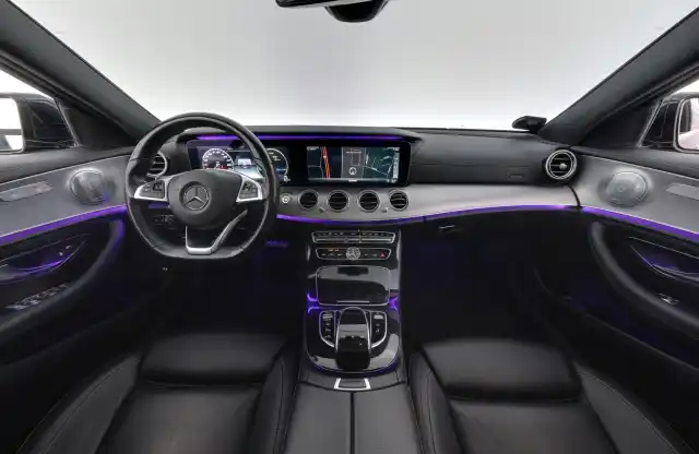 Vihreä Farmari, Mercedes-Benz E – COR-543