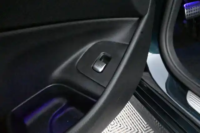 Sininen Farmari, Mercedes-Benz E – COR-543
