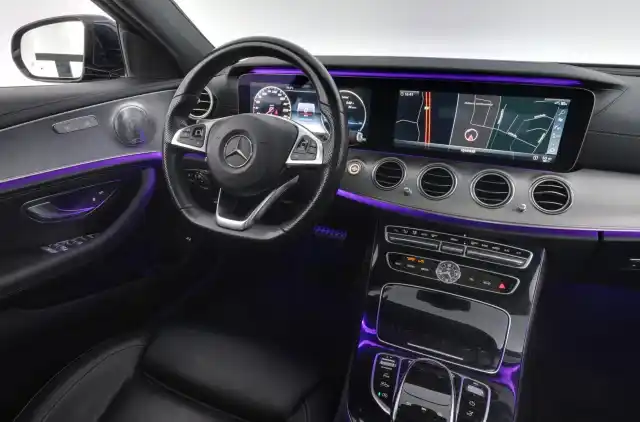 Vihreä Farmari, Mercedes-Benz E – COR-543