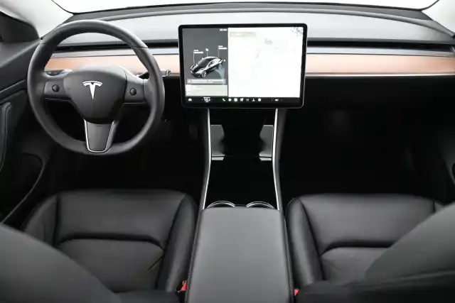 Musta Sedan, Tesla Model 3 – COS-854