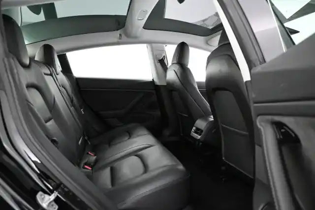Musta Sedan, Tesla Model 3 – COS-854