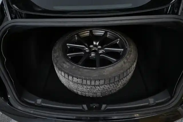 Musta Sedan, Tesla Model 3 – COS-854