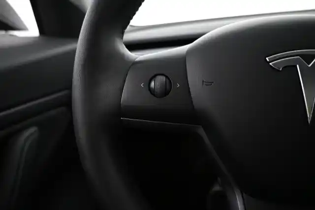 Musta Sedan, Tesla Model 3 – COS-854