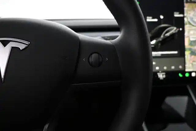 Musta Sedan, Tesla Model 3 – COS-854