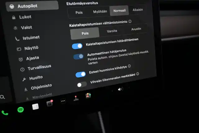 Musta Sedan, Tesla Model 3 – COS-854