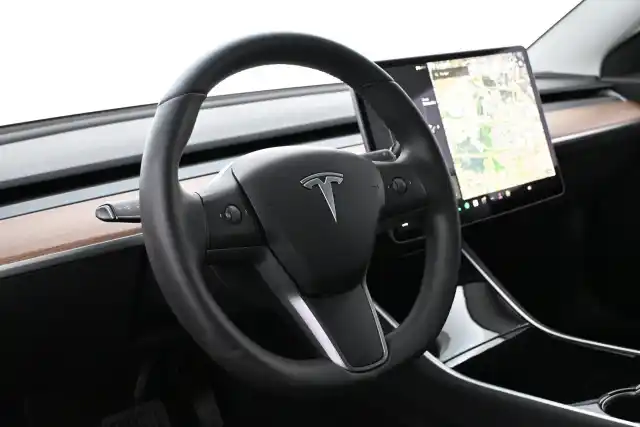 Musta Sedan, Tesla Model 3 – COS-854