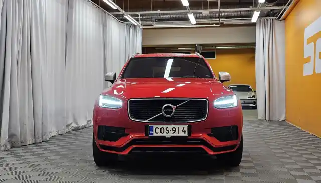 Punainen Maastoauto, Volvo XC90 – COS-914