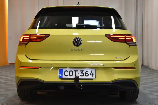 Keltainen Viistoperä, Volkswagen Golf – COT-364