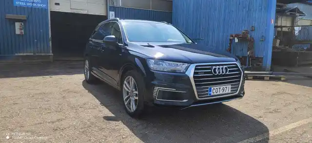Sininen Maastoauto, Audi Q7 – COT-971