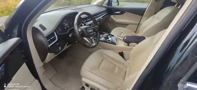 Sininen Maastoauto, Audi Q7 – COT-971