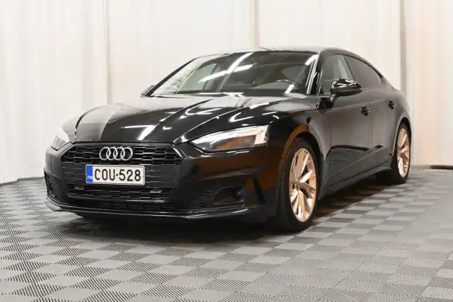 Musta Viistoperä, Audi A5 – COU-528