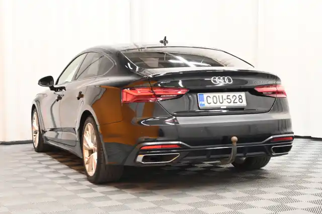 Musta Viistoperä, Audi A5 – COU-528