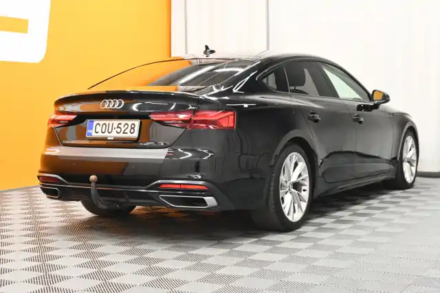 Musta Viistoperä, Audi A5 – COU-528