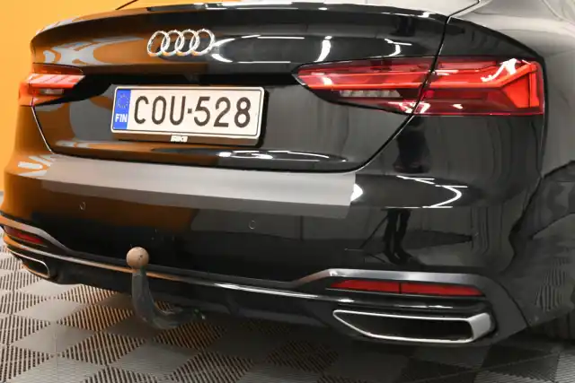 Musta Viistoperä, Audi A5 – COU-528