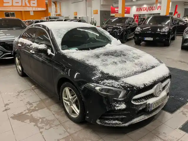 Musta Sedan, Mercedes-Benz A – COU-569