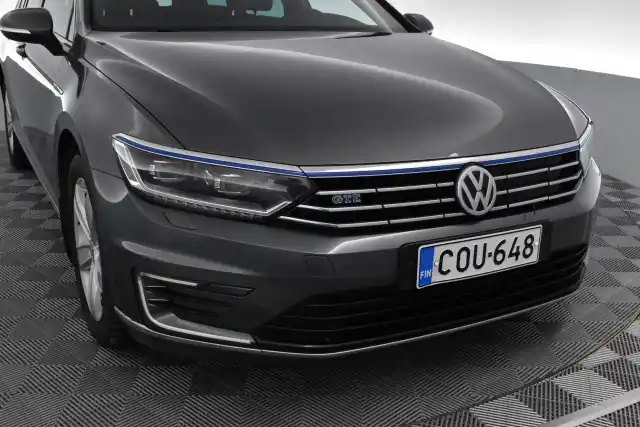 Harmaa Farmari, Volkswagen Passat – COU-648