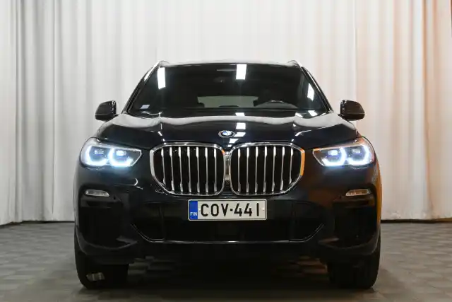 Musta Maastoauto, BMW X5 – COV-441