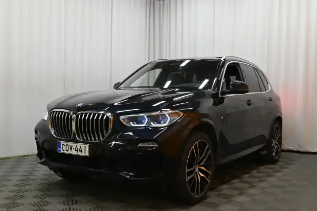 Musta Maastoauto, BMW X5 – COV-441