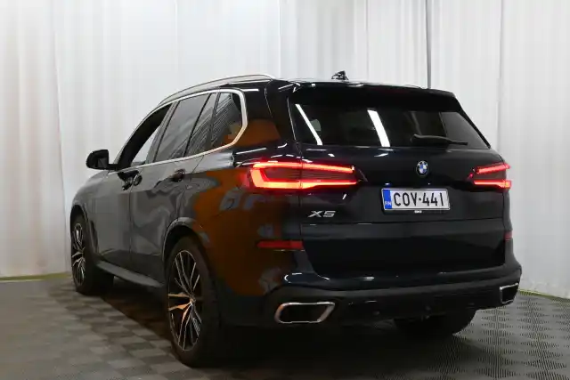 Musta Maastoauto, BMW X5 – COV-441