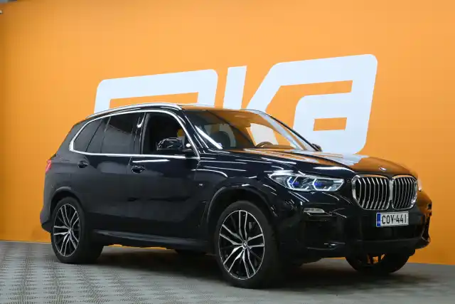 Musta Maastoauto, BMW X5 – COV-441