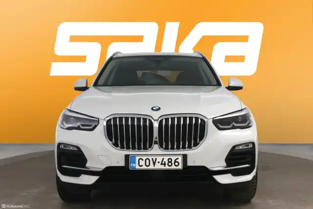 Valkoinen Maastoauto, BMW X5 – COV-486