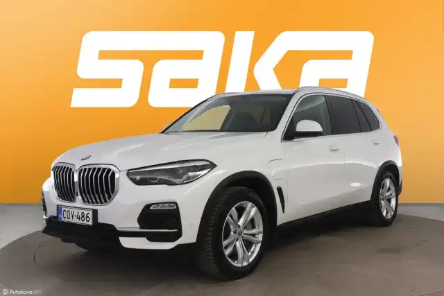 Valkoinen Maastoauto, BMW X5 – COV-486