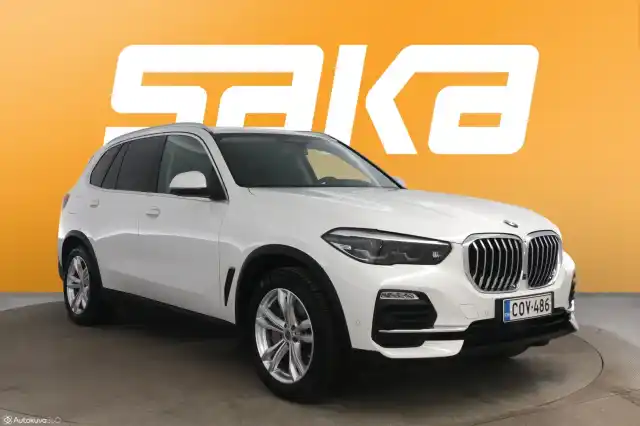 Valkoinen Maastoauto, BMW X5 – COV-486