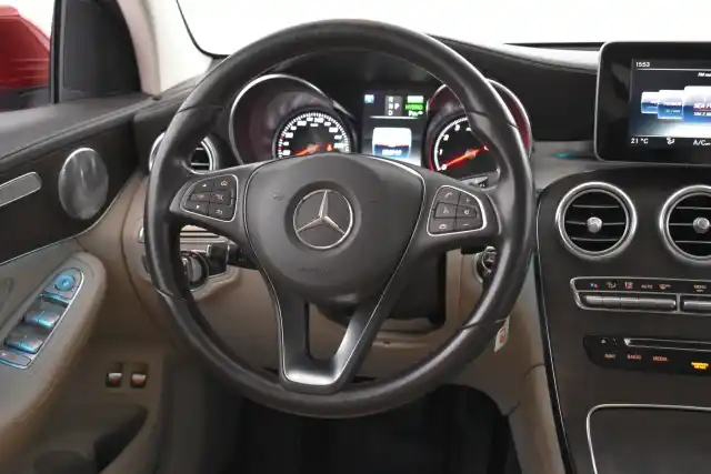 Punainen Maastoauto, Mercedes-Benz GLC – COV-692